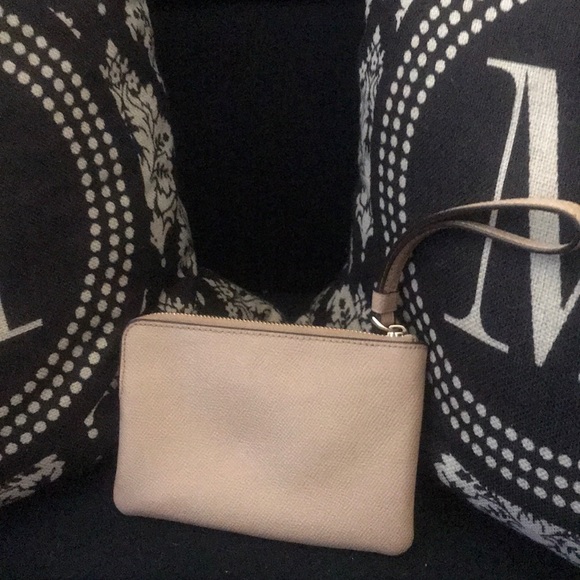 PRELOVED Coach cream wristlet - Picture 4 of 8